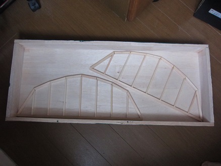 �O�A�g���X�S��