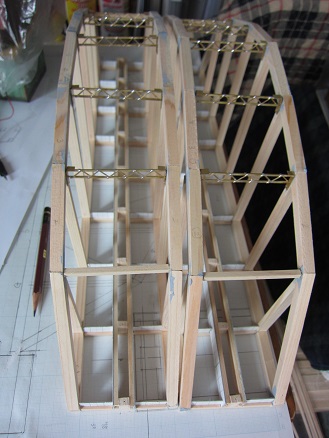 �O�A�g���X�S��